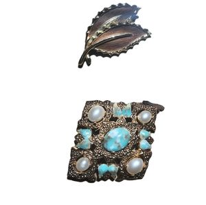 Lot of 2 Sarah co brooches‎